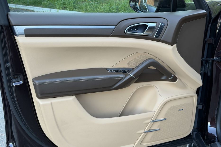 Продам Porsche Cayenne 4.2 diesel  2015 года в Киеве