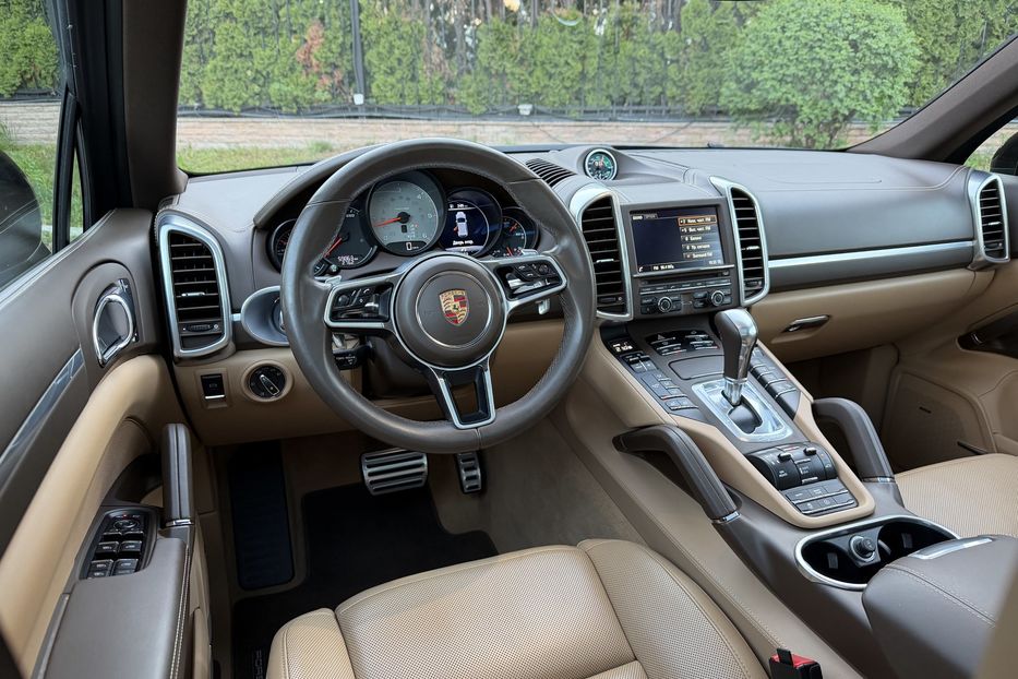 Продам Porsche Cayenne 4.2 diesel  2015 года в Киеве