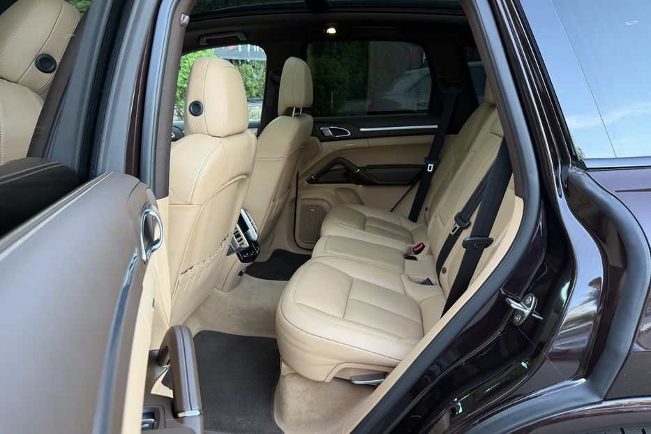 Продам Porsche Cayenne 4.2 diesel  2015 года в Киеве