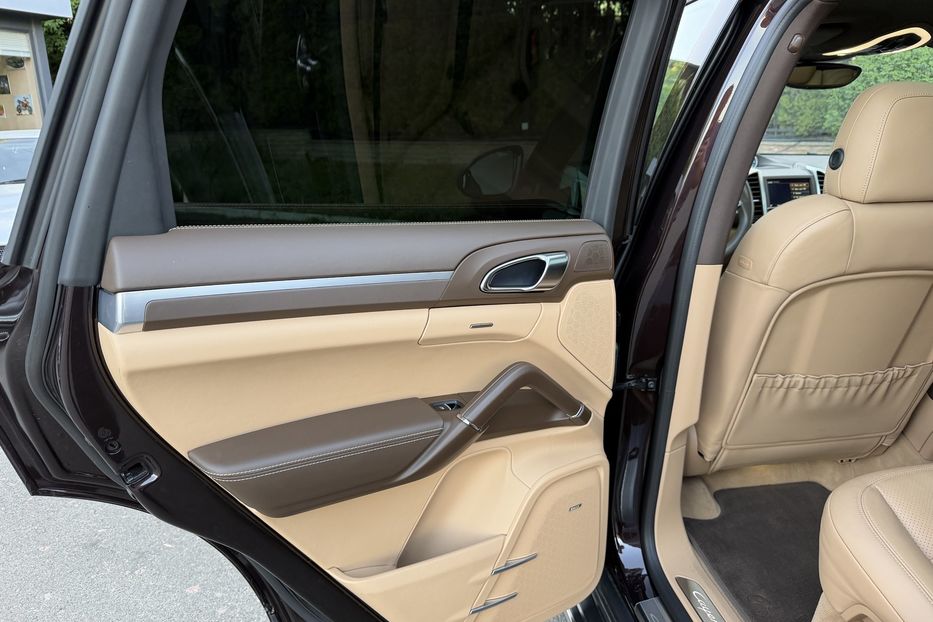 Продам Porsche Cayenne 4.2 diesel  2015 года в Киеве