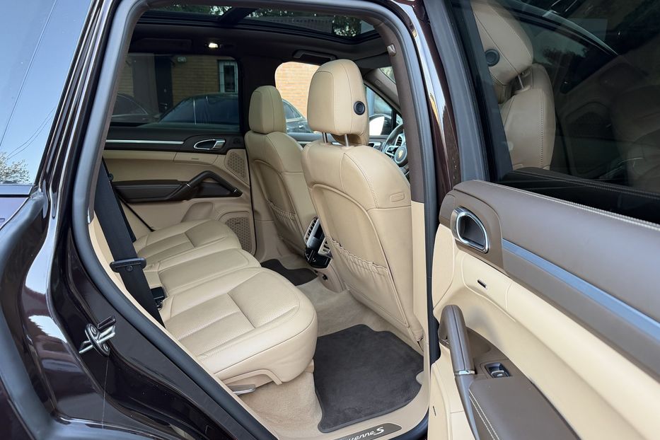 Продам Porsche Cayenne 4.2 diesel  2015 года в Киеве