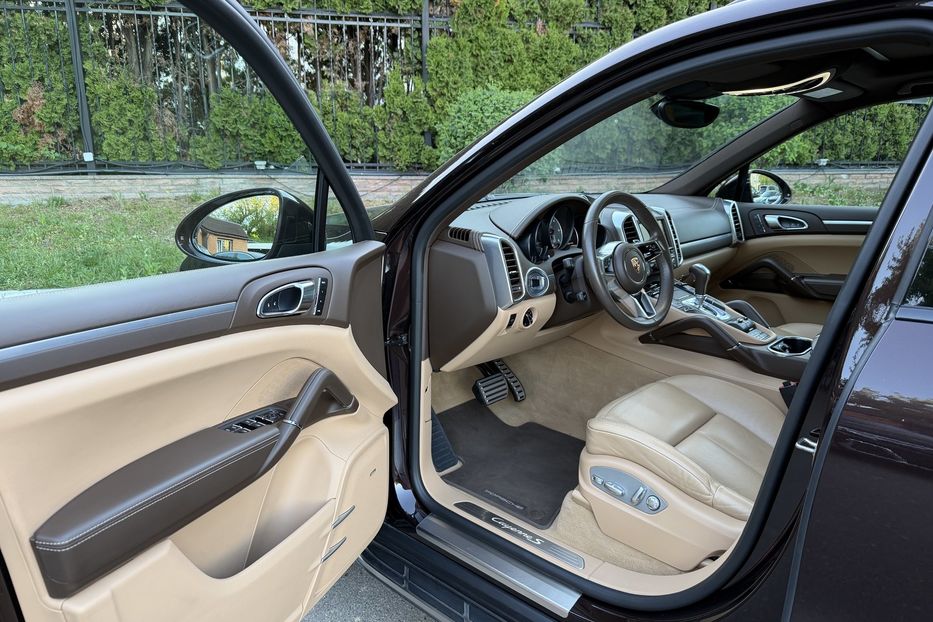Продам Porsche Cayenne 4.2 diesel  2015 года в Киеве
