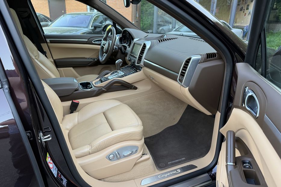 Продам Porsche Cayenne 4.2 diesel  2015 года в Киеве