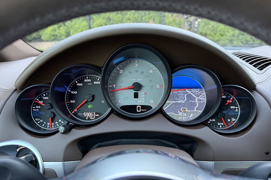 Продам Porsche Cayenne 4.2 diesel  2015 года в Киеве