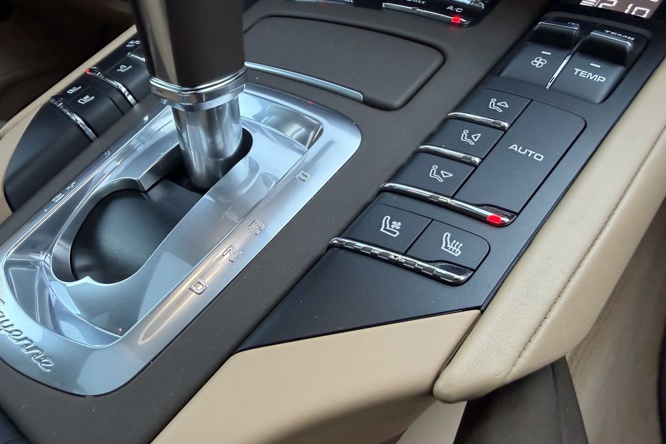 Продам Porsche Cayenne 4.2 diesel  2015 года в Киеве