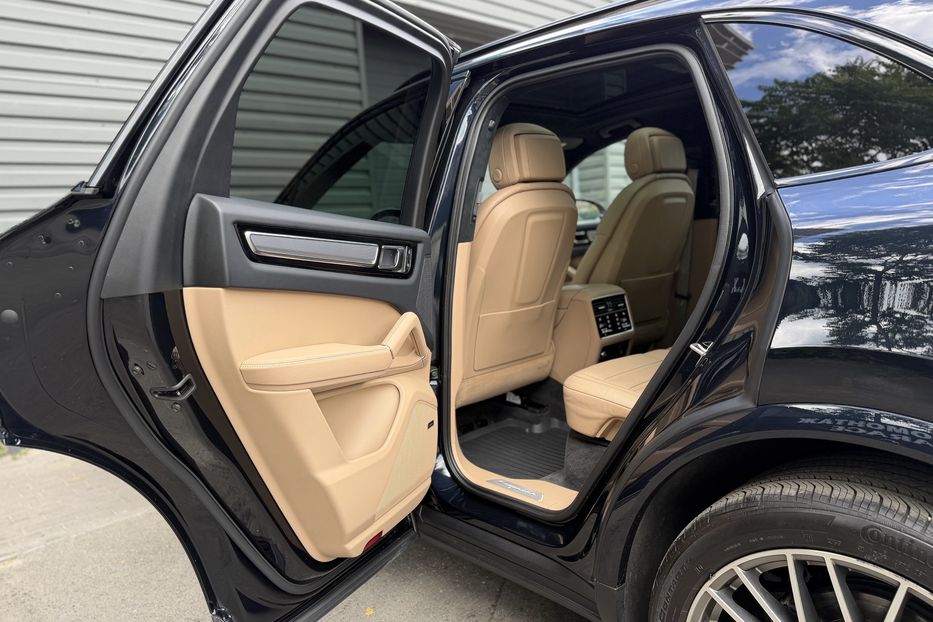 Продам Porsche Cayenne Platinum Edition 2022 года в Киеве
