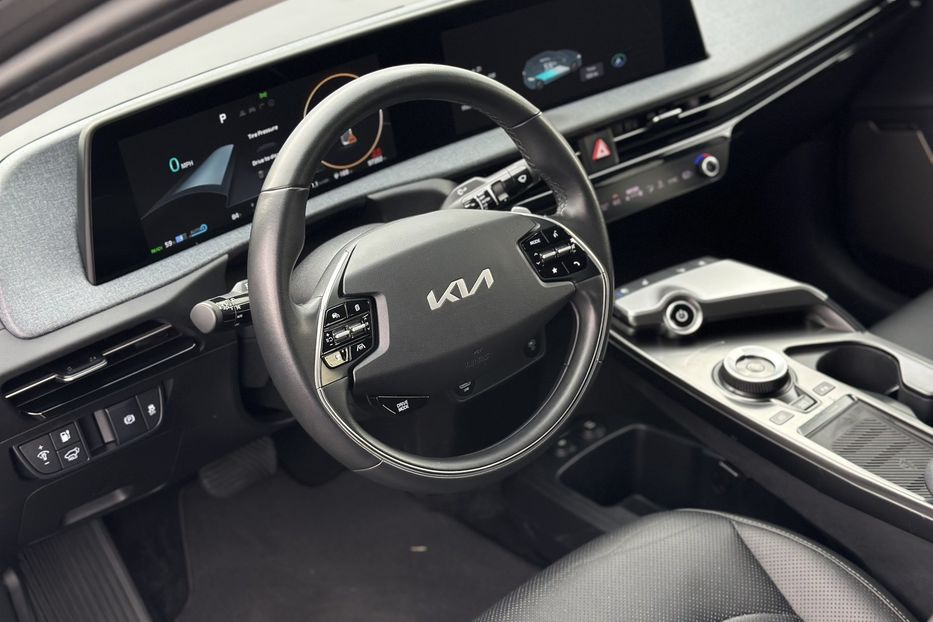 Продам Kia EV6 2023 года в Луцке