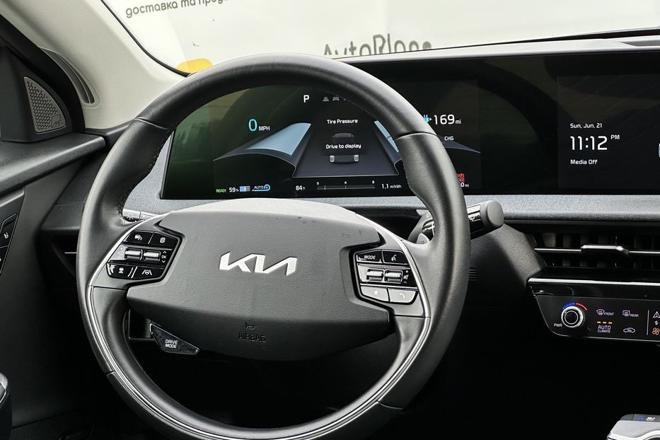 Продам Kia EV6 2023 года в Луцке
