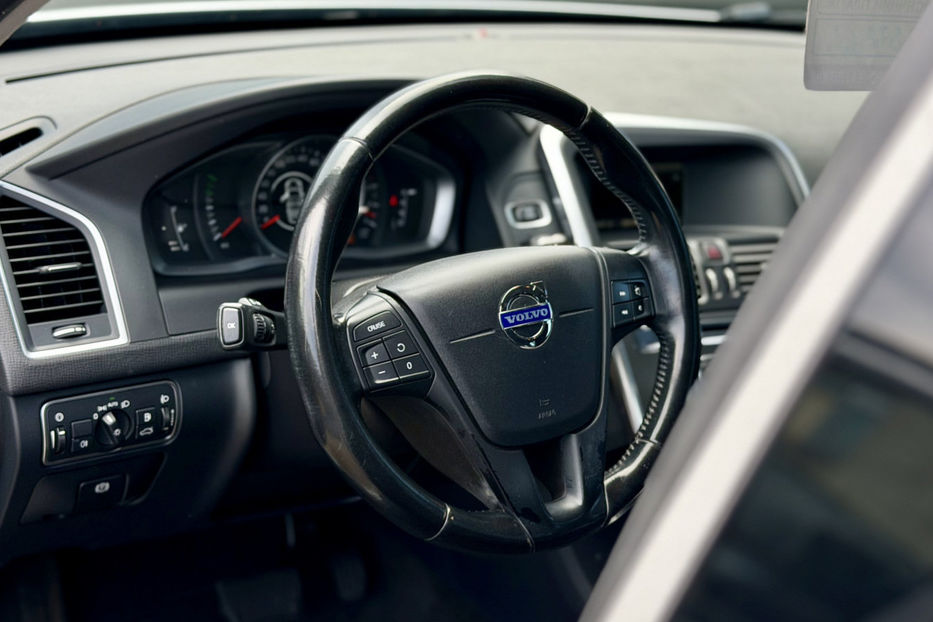 Продам Volvo XC60 2.4 MT (163 к.с.) AWD  2014 года в Киеве