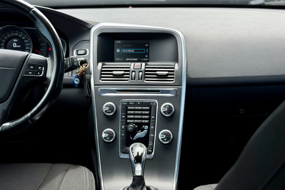 Продам Volvo XC60 2.4 MT (163 к.с.) AWD  2014 года в Киеве