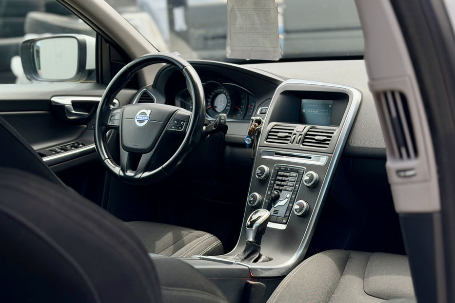 Продам Volvo XC60 2.4 MT (163 к.с.) AWD  2014 года в Киеве