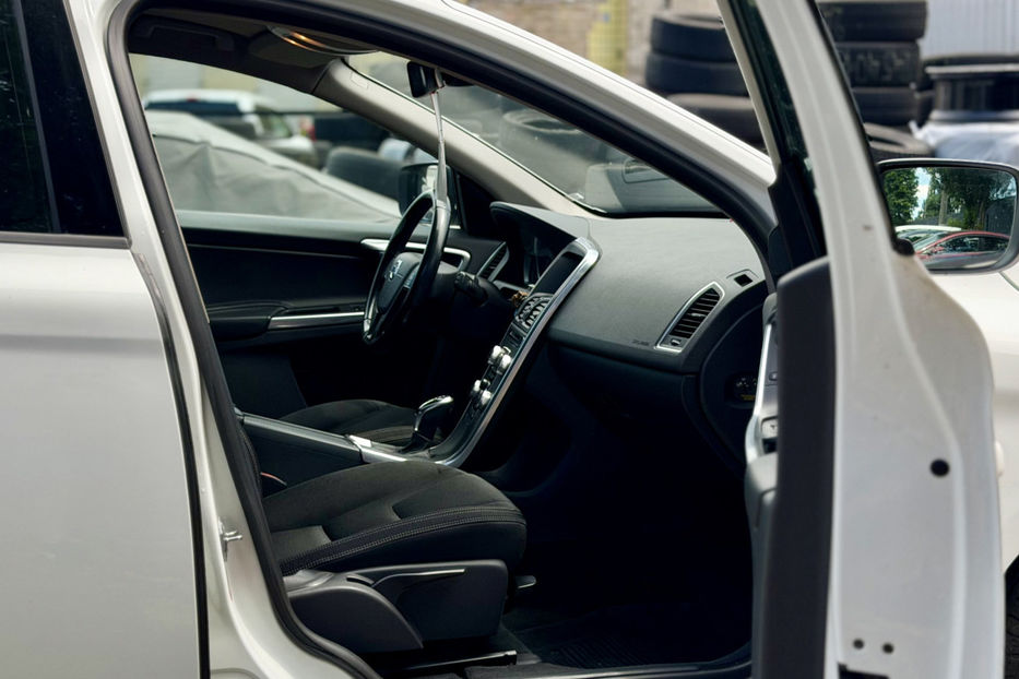 Продам Volvo XC60 2.4 MT (163 к.с.) AWD  2014 года в Киеве
