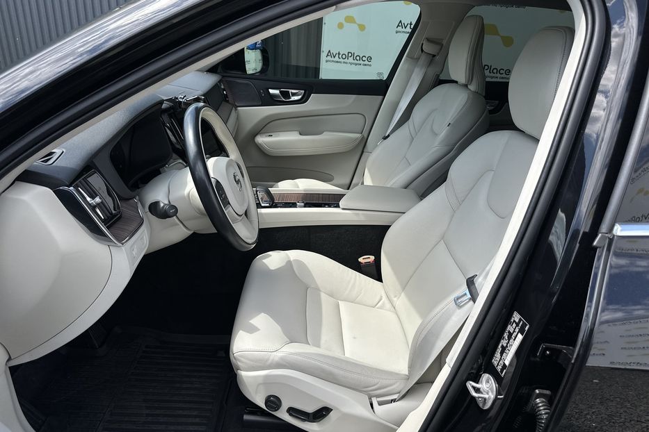 Продам Volvo XC60 2022 года в Луцке