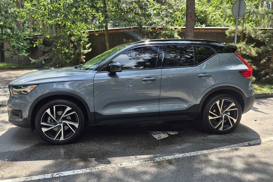 Продам Volvo XC60 XC40 T5 R-DESIGN 2020 года в Киеве