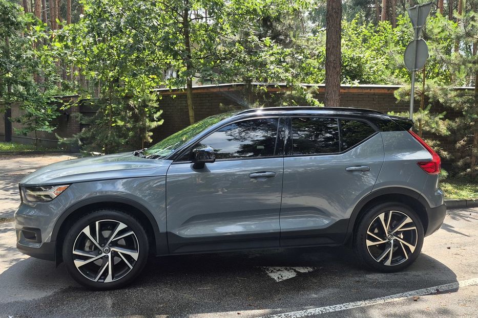 Продам Volvo XC60 XC40 T5 R-DESIGN 2020 года в Киеве