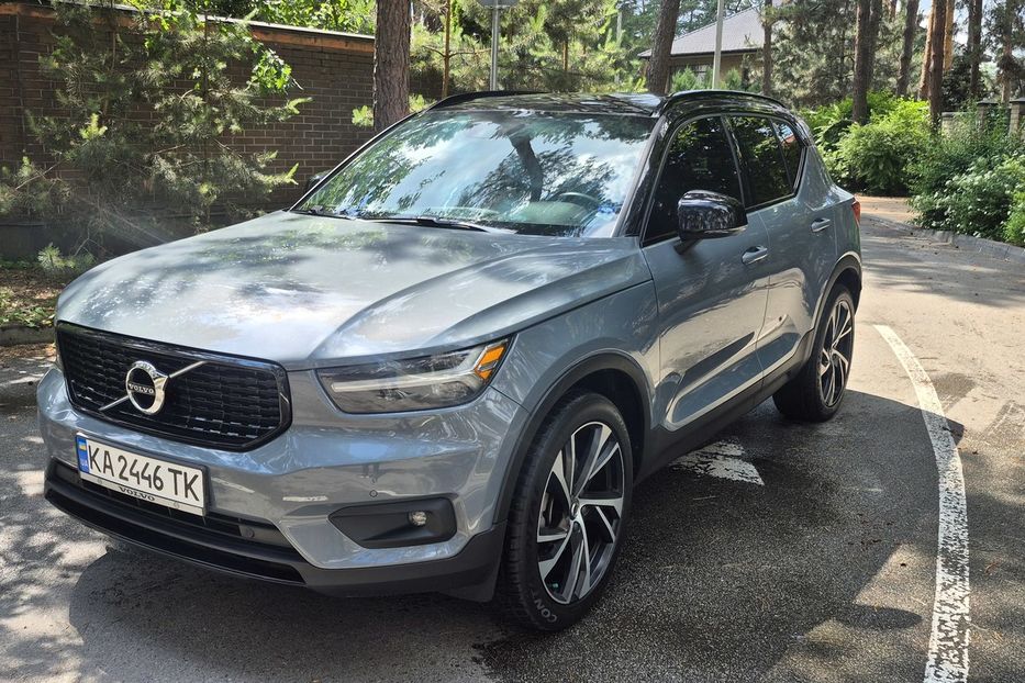 Продам Volvo XC60 XC40 T5 R-DESIGN 2020 года в Киеве