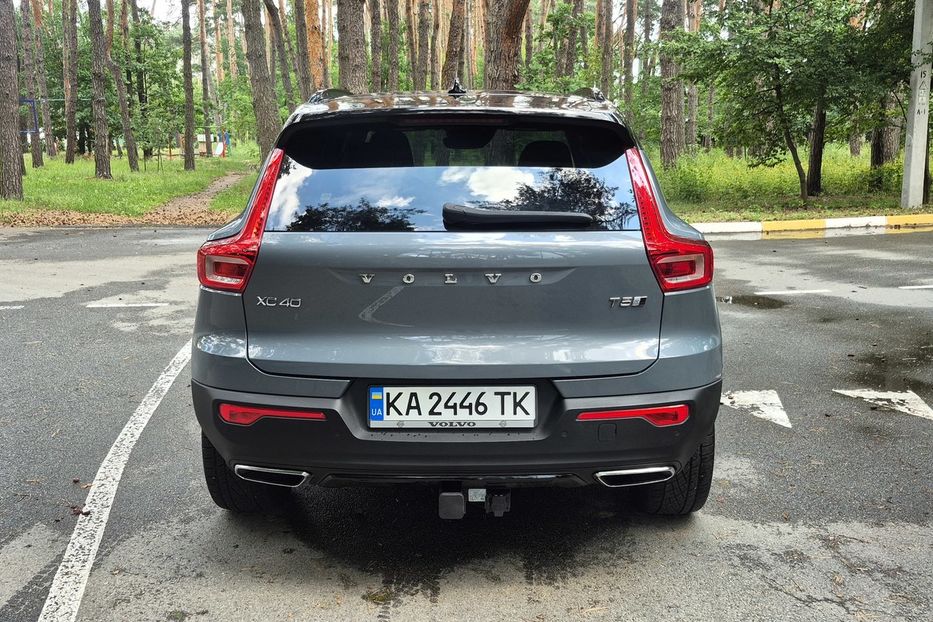 Продам Volvo XC60 XC40 T5 R-DESIGN 2020 года в Киеве