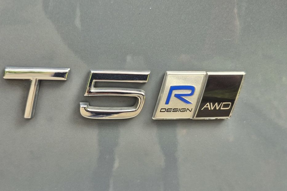 Продам Volvo XC60 XC40 T5 R-DESIGN 2020 года в Киеве