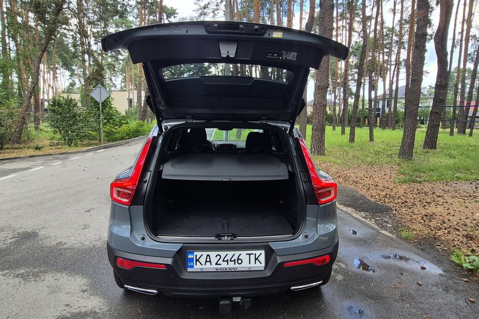 Продам Volvo XC60 XC40 T5 R-DESIGN 2020 года в Киеве