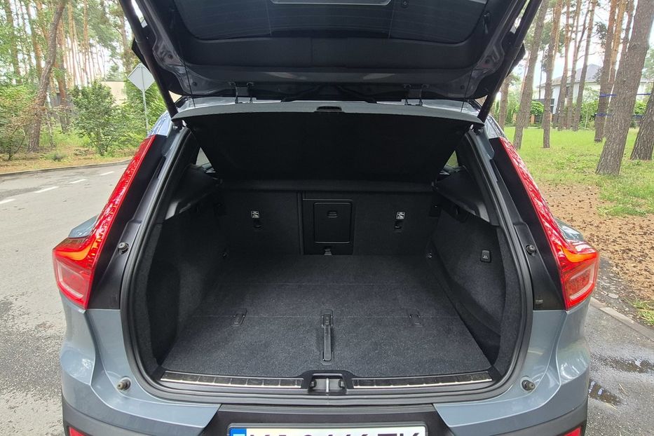 Продам Volvo XC60 XC40 T5 R-DESIGN 2020 года в Киеве