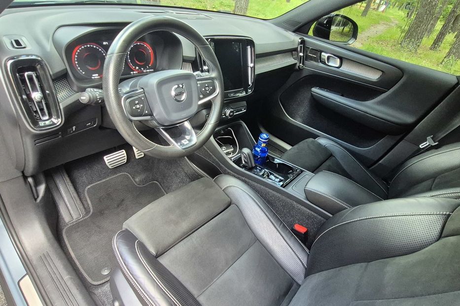 Продам Volvo XC60 XC40 T5 R-DESIGN 2020 года в Киеве