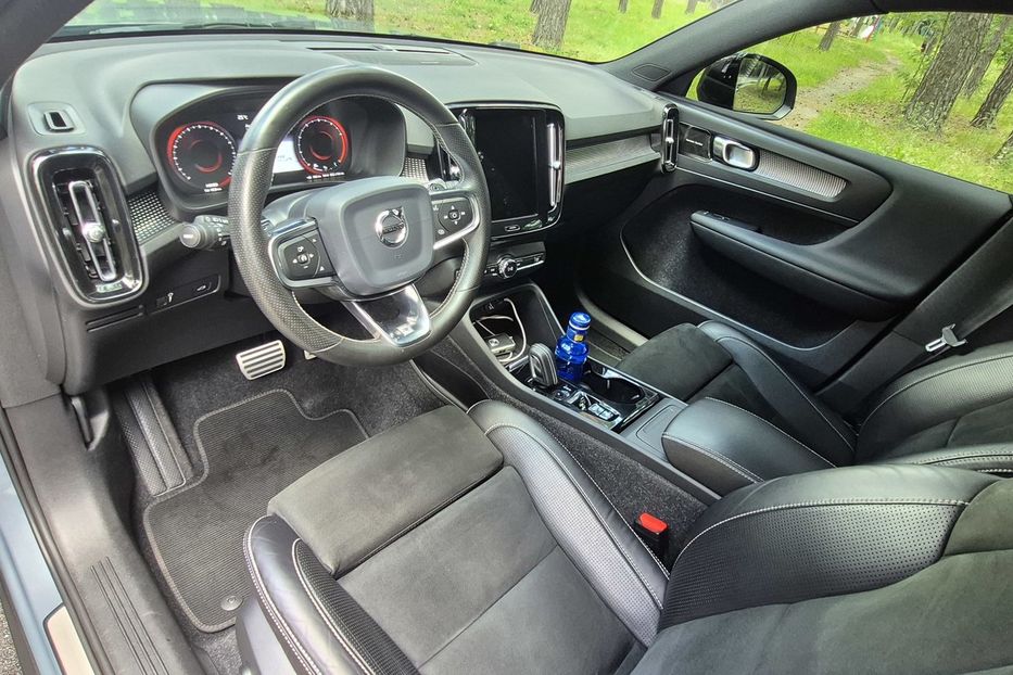 Продам Volvo XC60 XC40 T5 R-DESIGN 2020 года в Киеве