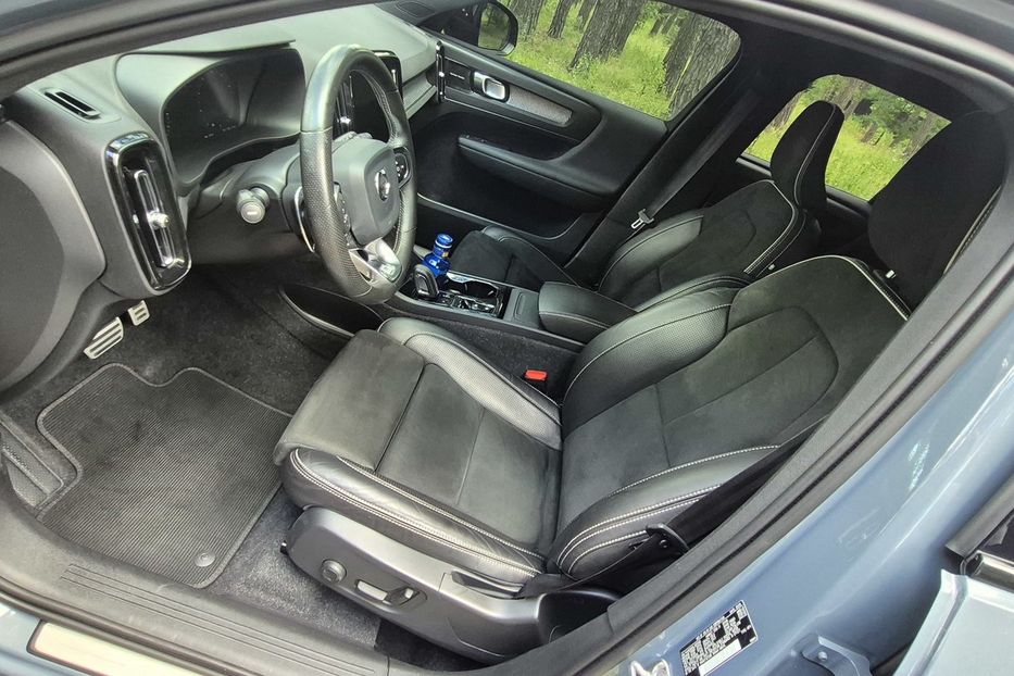Продам Volvo XC60 XC40 T5 R-DESIGN 2020 года в Киеве