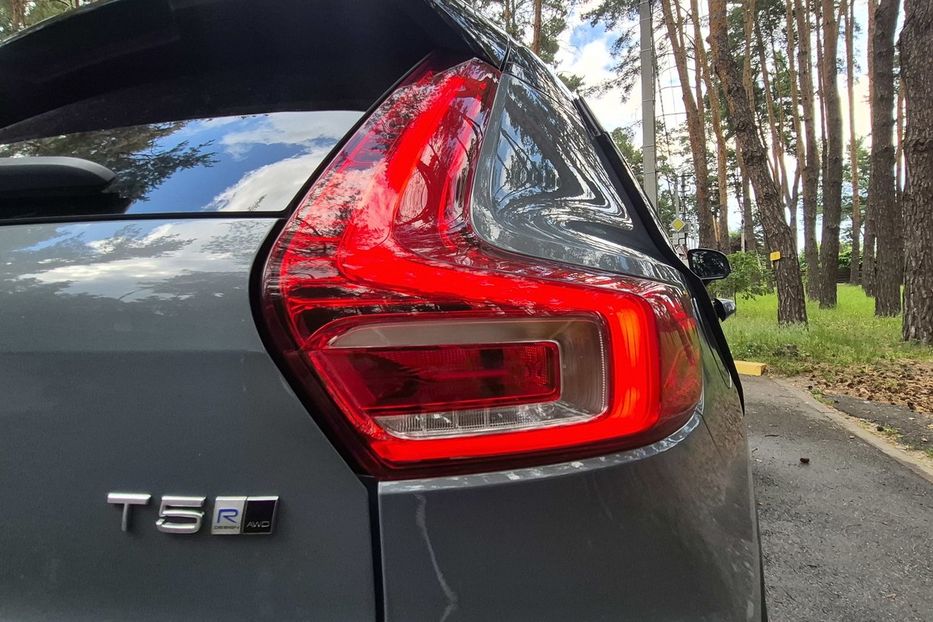 Продам Volvo XC60 XC40 T5 R-DESIGN 2020 года в Киеве