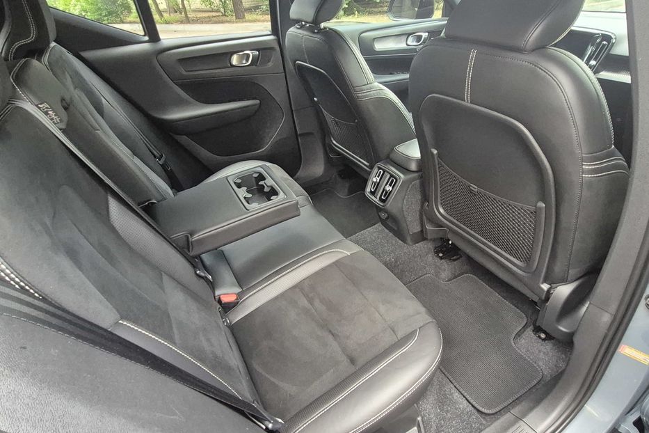 Продам Volvo XC60 XC40 T5 R-DESIGN 2020 года в Киеве