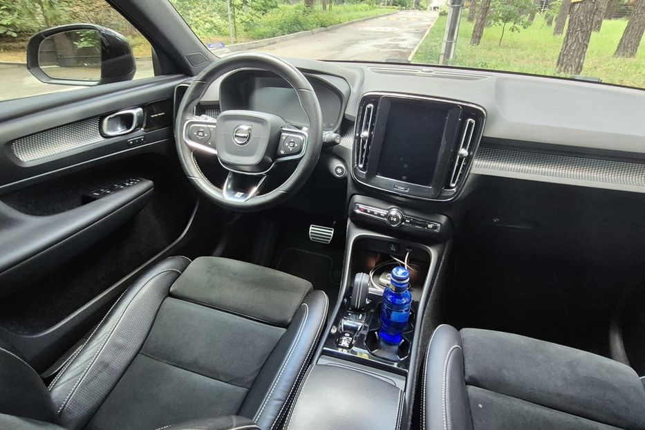 Продам Volvo XC60 XC40 T5 R-DESIGN 2020 года в Киеве