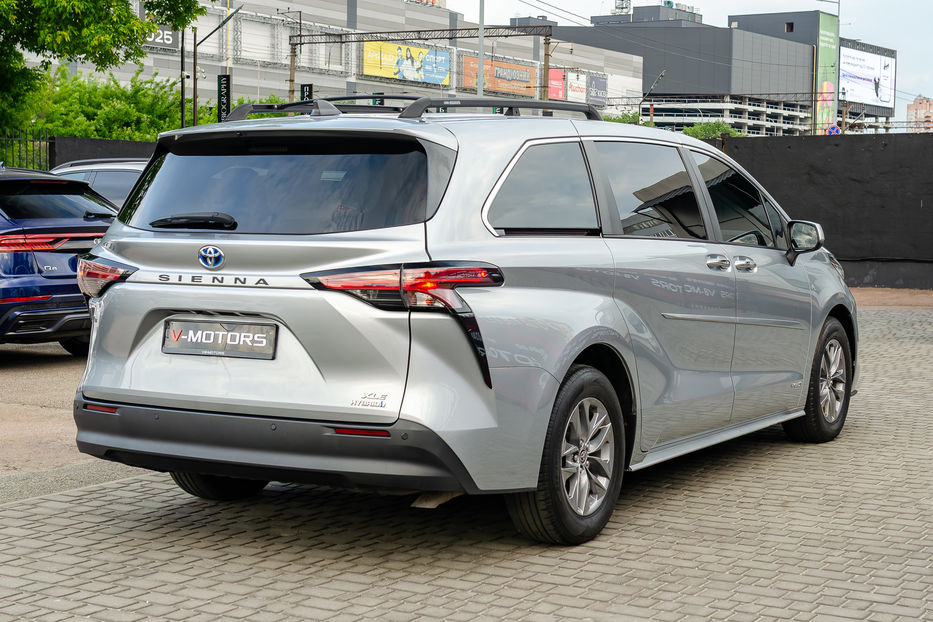 Продам Toyota Sienna HYBRID 2020 года в Киеве