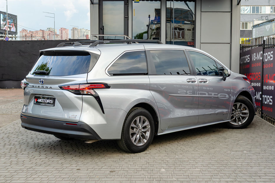 Продам Toyota Sienna HYBRID 2020 года в Киеве