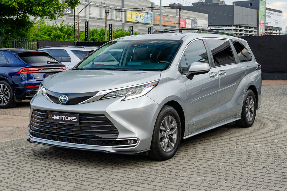 Продам Toyota Sienna HYBRID 2020 года в Киеве