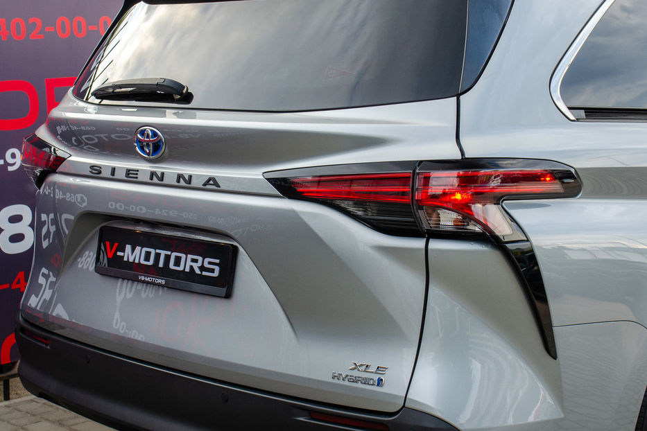 Продам Toyota Sienna HYBRID 2020 года в Киеве