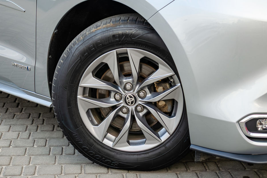 Продам Toyota Sienna HYBRID 2020 года в Киеве