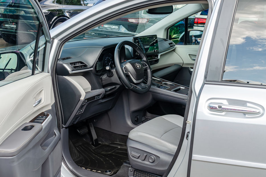 Продам Toyota Sienna HYBRID 2020 года в Киеве