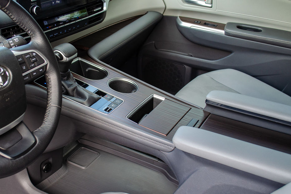 Продам Toyota Sienna HYBRID 2020 года в Киеве