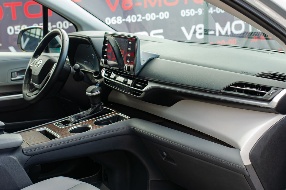 Продам Toyota Sienna HYBRID 2020 года в Киеве