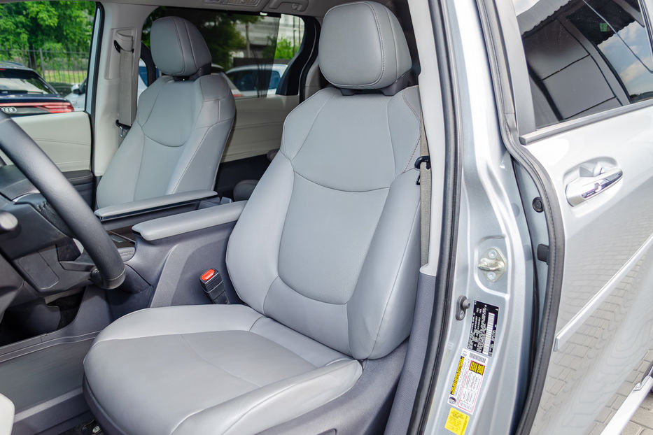Продам Toyota Sienna HYBRID 2020 года в Киеве
