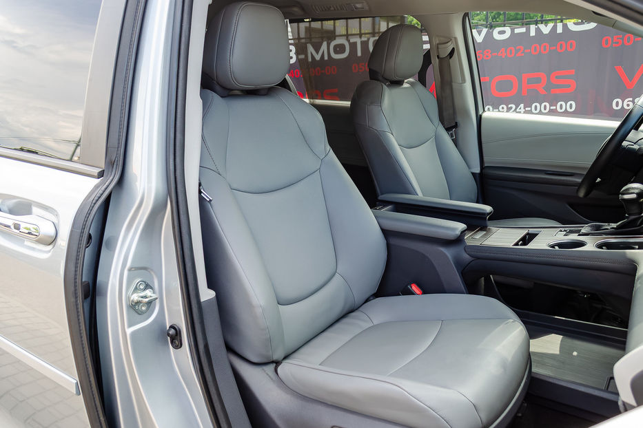 Продам Toyota Sienna HYBRID 2020 года в Киеве