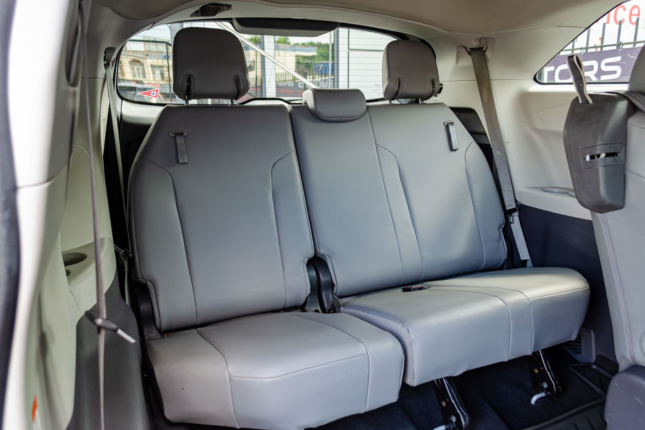 Продам Toyota Sienna HYBRID 2020 года в Киеве