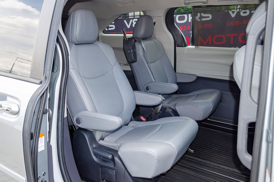 Продам Toyota Sienna HYBRID 2020 года в Киеве