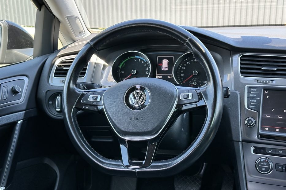 Продам Volkswagen e-Golf 2016 года в Луцке