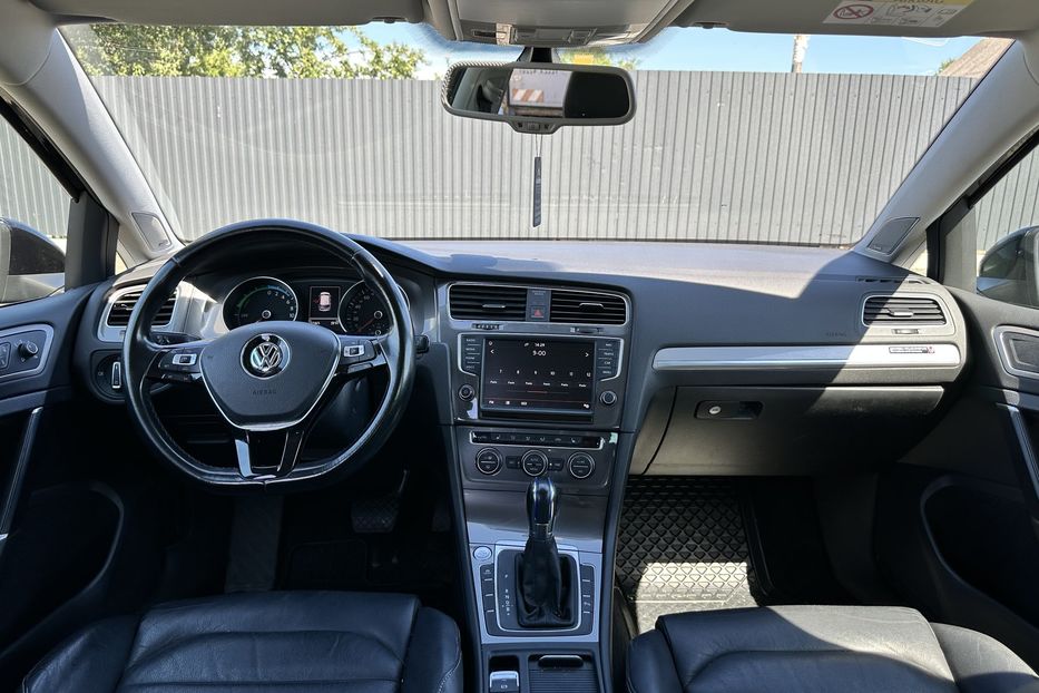 Продам Volkswagen e-Golf 2016 года в Луцке