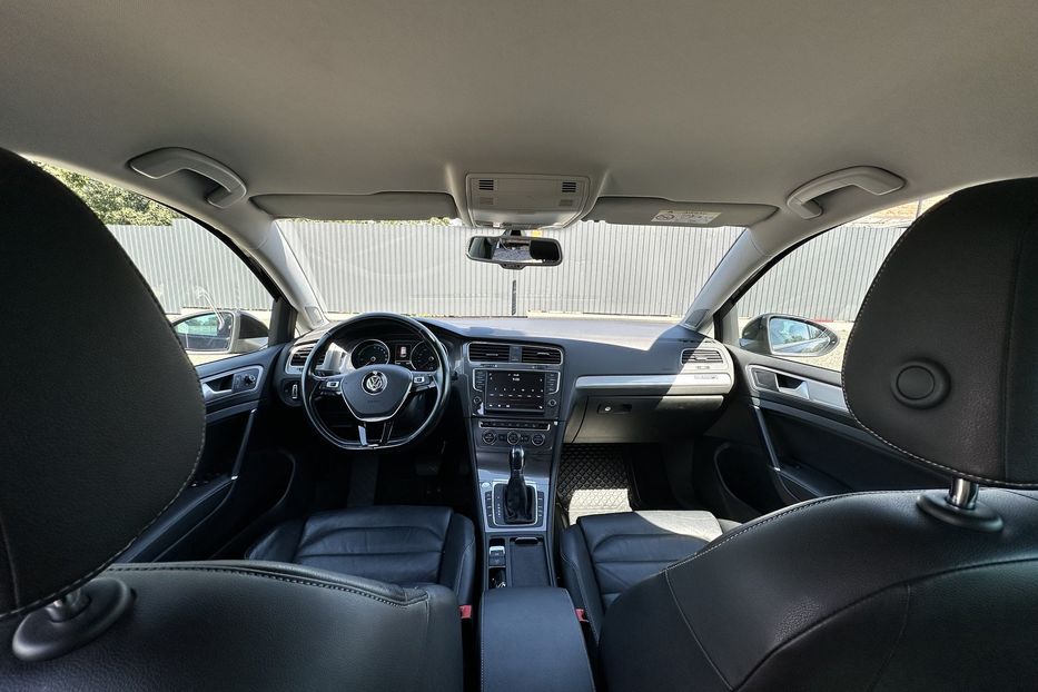Продам Volkswagen e-Golf 2016 года в Луцке