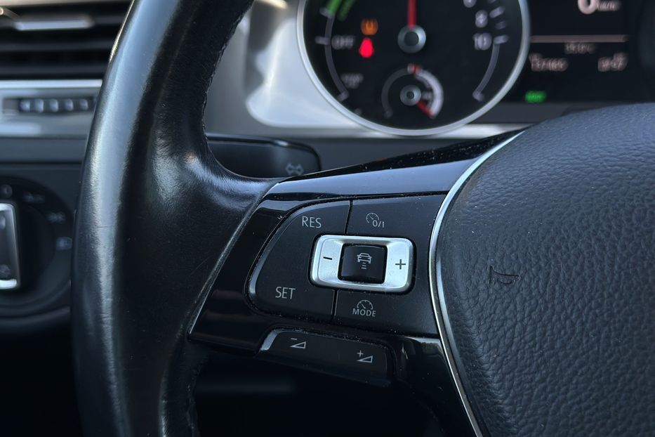 Продам Volkswagen e-Golf 2016 года в Луцке