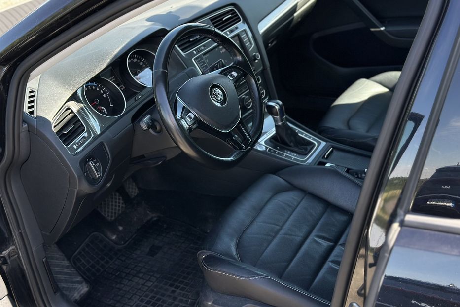 Продам Volkswagen e-Golf 2016 года в Луцке