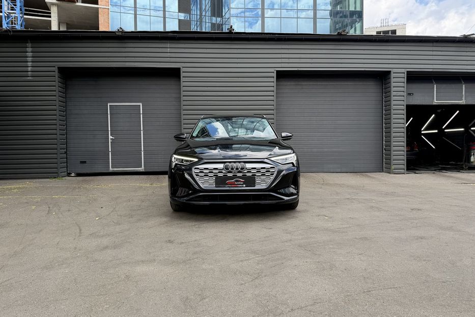 Продам Audi Q8 E-Tron Premium Plus 2023 года в Киеве