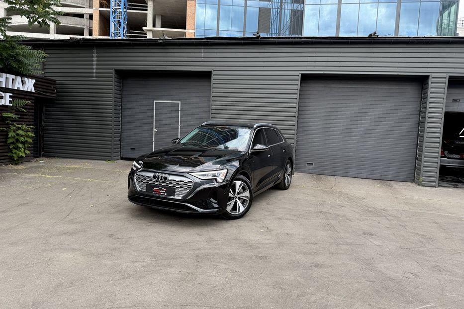 Продам Audi Q8 E-Tron Premium Plus 2023 года в Киеве