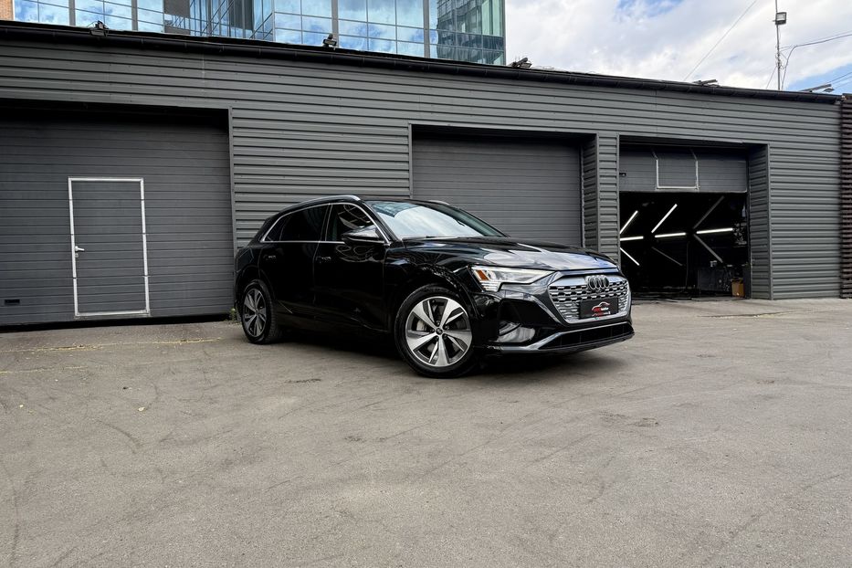 Продам Audi Q8 E-Tron Premium Plus 2023 года в Киеве